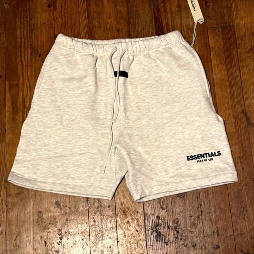 NEW WITH TAGS Essentials “FEAR OF GOD”  Fleece Shorts – Men’s XL (Light Oatmeal)